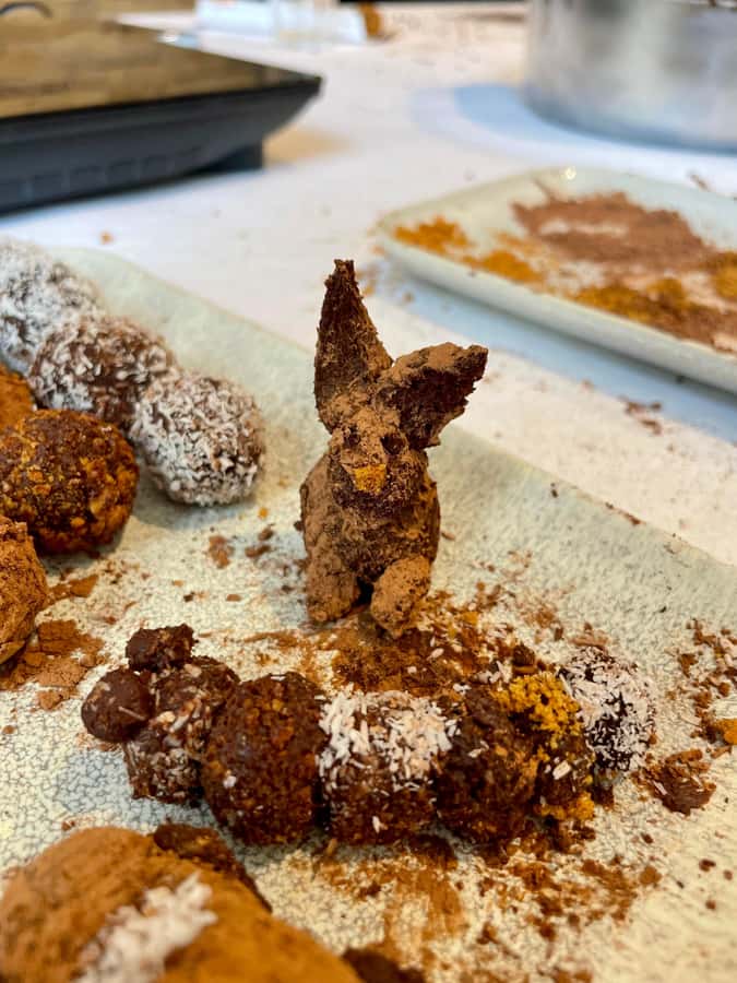 1.5h Cusco Chocolate Workshop - Truffles & Hot Chocolate - The guide and the vibe at the class
