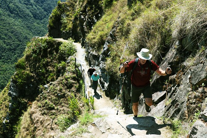 2-Day Inca Trail to Machu Picchu with Panoramic Train - Toward Intipunku (Sun Gate): your first magical Machu Picchu glimpse
