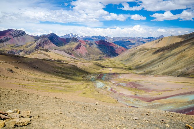2-Day Machu Picchu and Rainbow Mountain Tour (Small group or Private) - Guides, group size, and why explanations matter at Machu Picchu