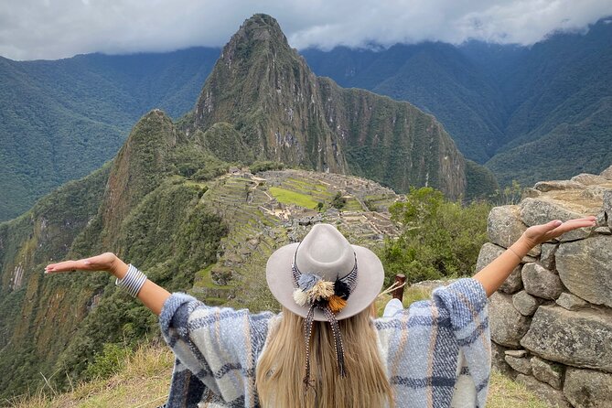 2-Day Machu Picchu Tour by train from Cusco ( All included ) - Day 2: Snack Box, Bus Ride Up, and a Guided Two-Hour Walk Through Machu Picchu
