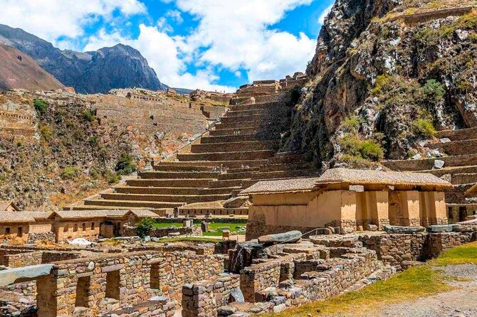 2 Day Machu Picchu Tour Unique Journey with Sunrise & Local Guide - Ollantaytambo and the Move to Aguas Calientes