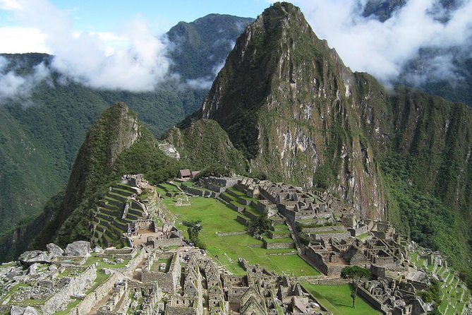 2 Day Machu Picchu Train Adventure from Cusco - Breakfast and the First Bus Up: The Machu Picchu Morning Advantage