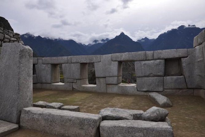 2 Day Sacred Valley and Machu Picchu Tour - Ollantaytambo Fortress and the Shift From Valley Drive to Train Mode