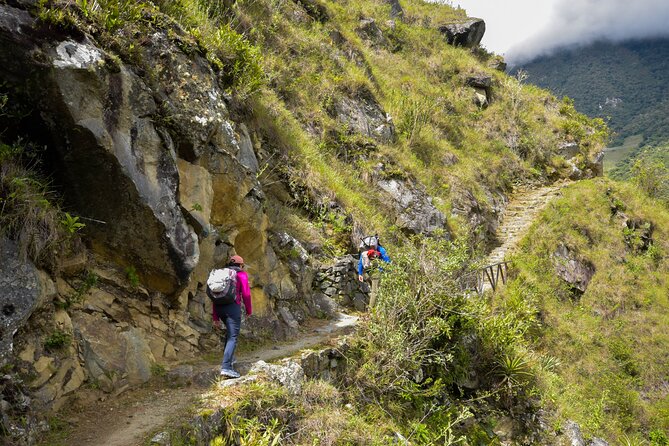 2 Days Shared Inca Trail to Machu Pichu - Wiñay Wayna picnic: the cloud forest pause you will actually remember