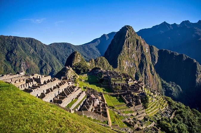 3 Days Cusco: Machu Picchu, City Tour and Sacred Valley - First light at Machu Picchu: Temple of the Sun and Intihuatana