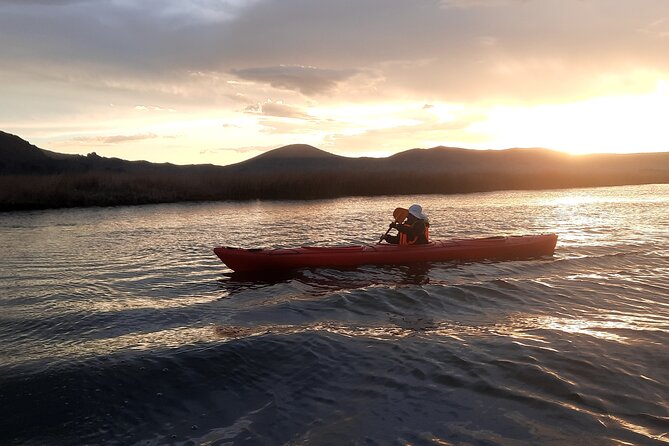3 Hours of Route during Sunset in Kayak by Lake Titicaca - The 1.5 hour paddle: reeds, birds, and the Foroba Island moment