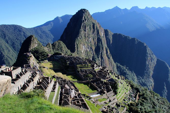 4 Day - Inca Trail to Machu Picchu - Group Service - Day 4: Sun Gate before sunrise, the Machu Picchu tour, then train back