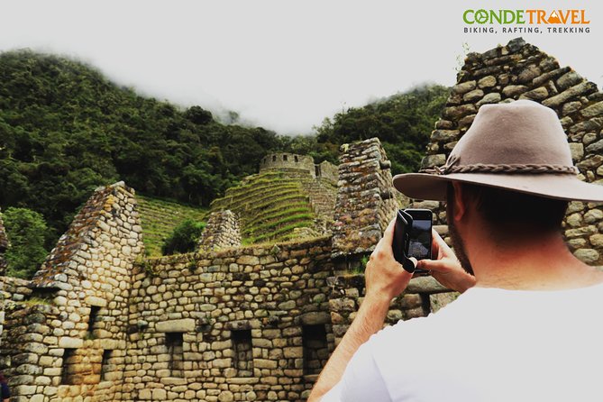 4-Days Inca Trail Trek to Machu Picchu - Morning Logistics: Cusco pickup, Km 82, and the Llactapata warm-up