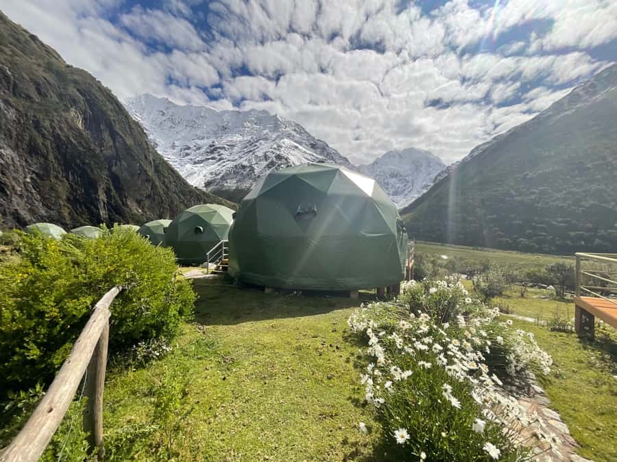 5-Day Salkantay Trek to Machupicchu Sky Lodge Dome - Day 1: Cusco morning pickup, Mollepata breakfast, and Humantay Lagoon day one