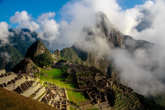 6-Day Tour of Cusco Magico-Machu Picchu-Rainbow Mountain - Day 4 Humantay Lake: Soraypampa, a 1h40 Walk, and Early Morning Energy
