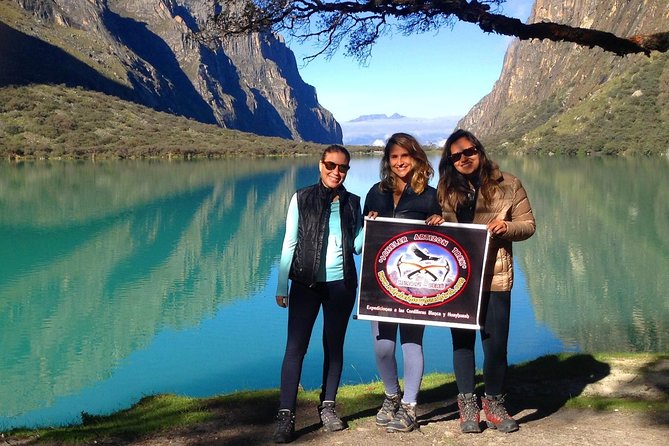 69 Lake - Cordillera Blanca - Private Service - The big moment at Laguna 69: panoramic views and why timing helps