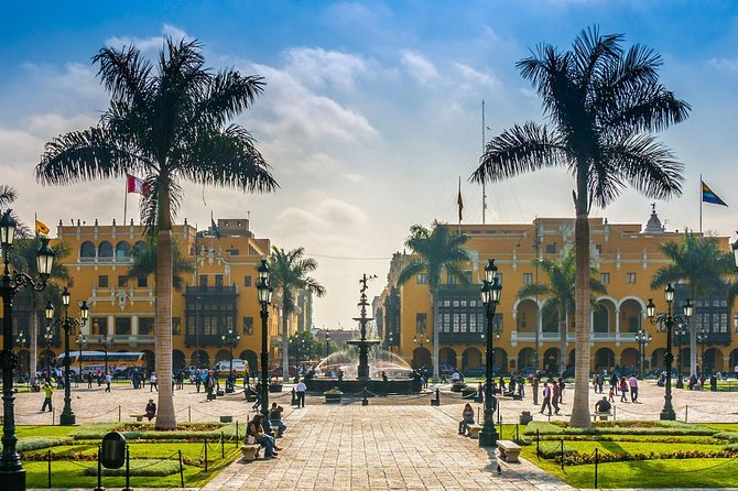 A Journey Through Time: Lima's Historic Center & Catacombs Tour - Casa de la Literatura Peruana and learning how to make pisco sour