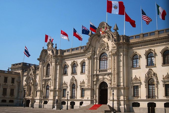 A Journey Through Time: Lima's Historic Center & Catacombs Tour - What to expect from the guide, and why the small group matters