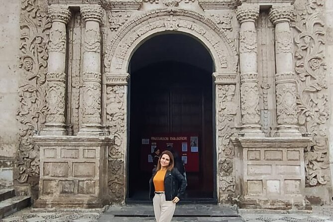 Airport pick up and City Tour (PRIVATE TOUR) - Cloisters of the Company: columns with high-relief detail
