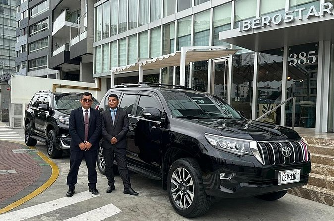 Airport Transportation Service With SUV - Communication that keeps you from wandering: WhatsApp, signs, and waiting