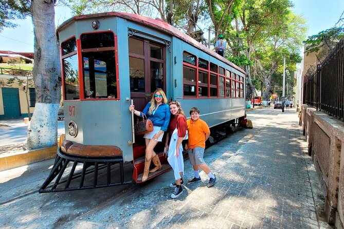 All-Inclusive Highlights of Lima Tour - Getting Oriented at Plaza San Martin and the Historic Center