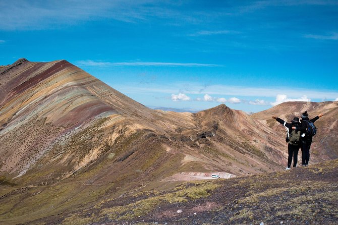 Alternative Rainbow Mountain Palccoyo Hike (6 Small Group) - The hike to the overlook: short, but don’t rush it
