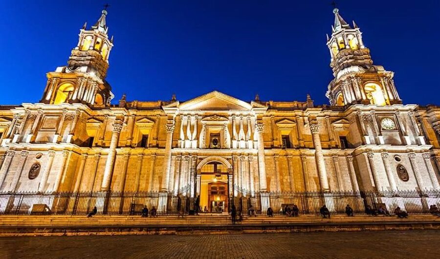 Arequipa: City and Country Tour - Yanahuara and Carmen Alto Viewpoints: The Volcano Photo Line