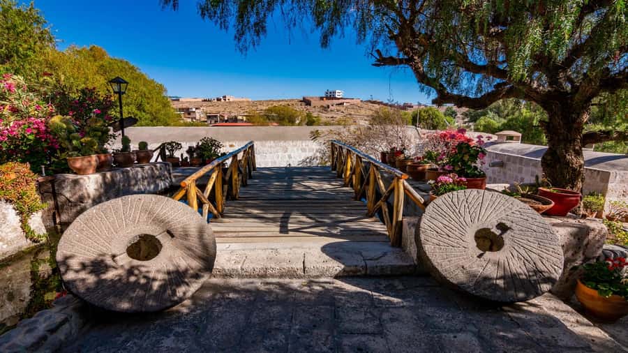 Arequipa: City and Countryside Panoramic Bus Tour - Yanahuara Mirador: 18th-Century Arches and the Volcano Trio