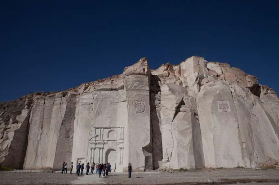 Arequipa: Half Day Sillar Route and Culebrillas Canyon + Yanahuara Viewpoint - Petroglyphs in Culebrillas: photographing ancient rock markings