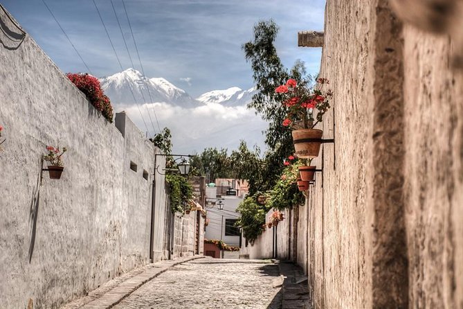 Arequipa, Historic and Colonial City and Santa Catalina Monastery - Igreja de la Compañía de Jesús cloisters and the Saint Ignacio Dome