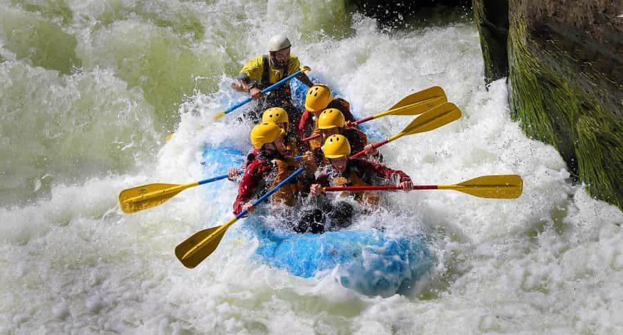 Arequipa: Rafting on the Chili River | Full adrenaline | - From pickup to wetsuit: the smooth start that sets the tone