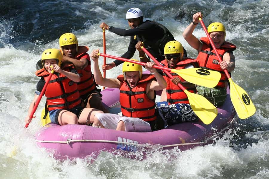Arequipa: Rafting on the Chili River | Full adrenaline | - Safety briefing and boat setup: how the team keeps you in the right lane