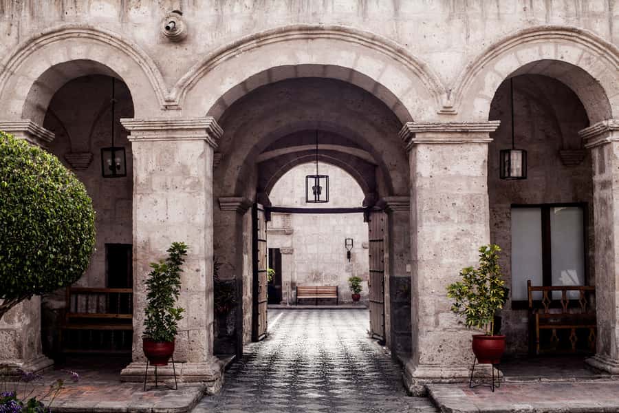 Arequipa Walking Tour and Santa Catalina Monastery - Why Santa Catalina Turns a Walk into a Time Machine