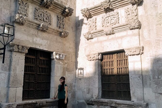 Arequipa Walking Tour city center and drinks experience - Stop 3: Fundo El Fierro, the oldest colonial neighborhood and its street rhythm