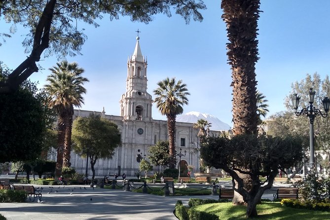 Arequipa Walking Tour city center and drinks experience - Stop 4: Plaza de Armas rooftop viewpoint, sunset over the city and volcanoes