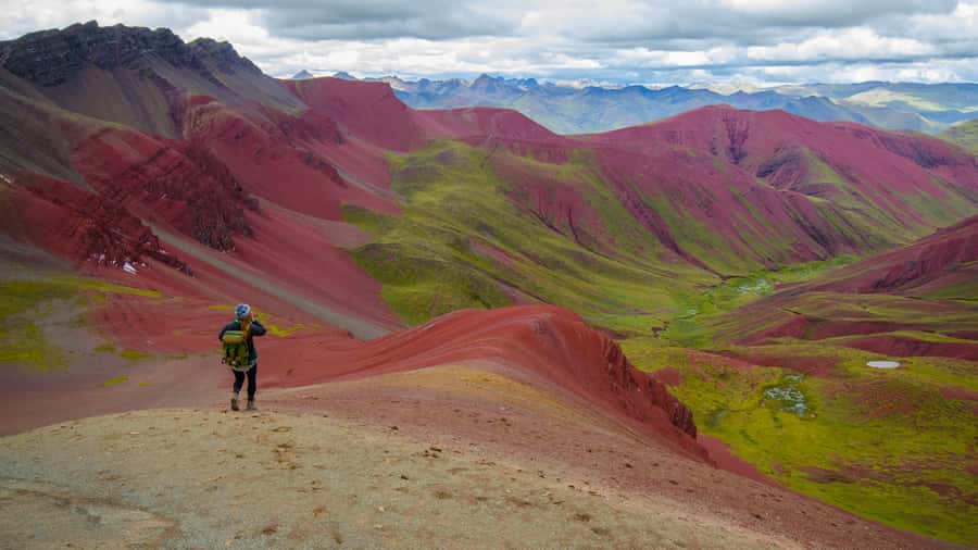 Arrive before the crowd to the Mountain in private service - The hike to Rainbow Mountain, paced for real bodies