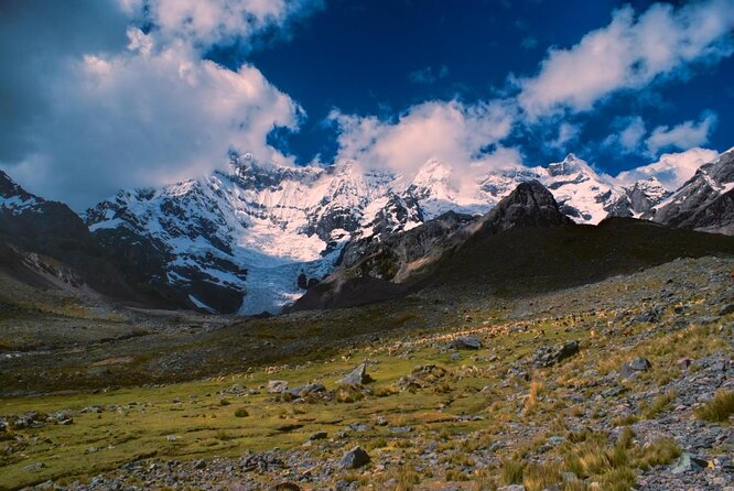 Ausangate Trek 5 Days - Day 2: Arapa Pass, Puqa Q’ocha, Jatun Puqa Q’ocha, and Apacheta