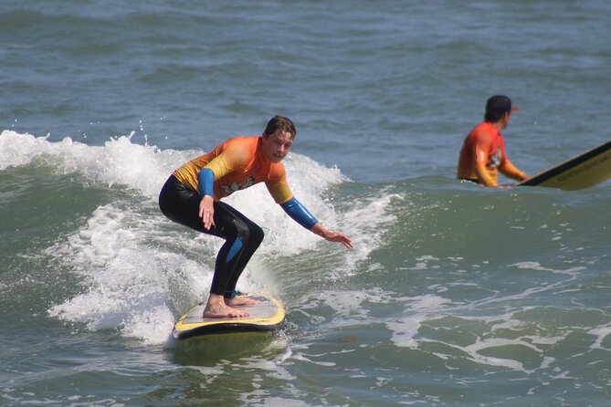 Beginner Surf Lesson in Lima, Perú - In the Water With Coaches Close By: How Beginners Get Real Feedback