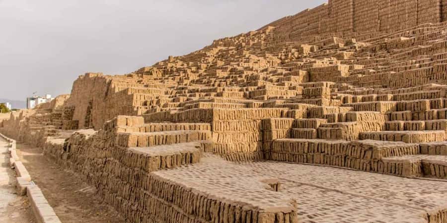 City Tour Colonial and Modern Lima Half Day Plus Ticket - Miraflores and Parque del Amor, where the Pacific is the main character