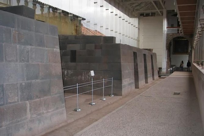 City Tour Cusco, Sacsayhuamán, Tambomachay, Catedral Cusco - Stop 4: Qenqo, Carved Altars and Underground Chambers
