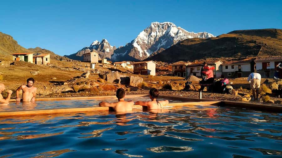 Cusco: Ausangate Tour 7 Lagoons full day - Hot springs after the hike: how to recover smart
