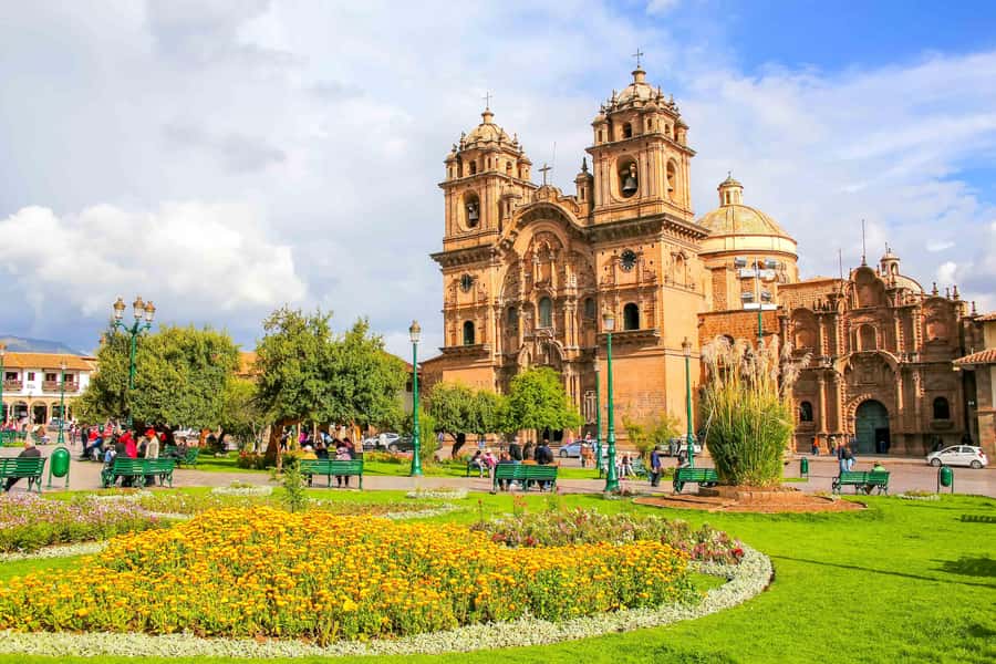Cusco: City and Nearby Ruins 5-Hour Guided Tour - Plaza de Armas and the Cathedral: Where Inca Stone Meets Colonial Power