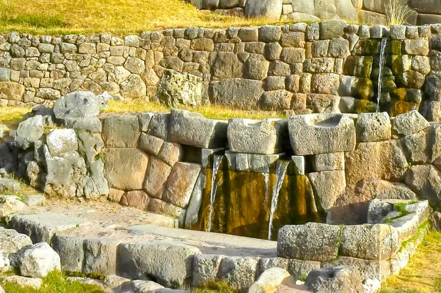 Cusco: City and Nearby Ruins 5-Hour Guided Tour - Tambomachay and Puka Pukara: Baths and a Military Lookout