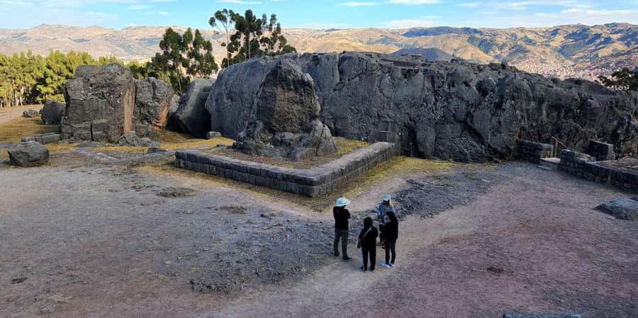 Cusco: City Tour | Half-Day Tour to 4 Archaeological Sites - Getting picked up, skipping delays, and working with a bilingual guide