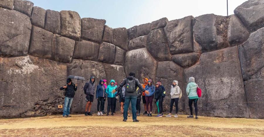 Cusco : City Tour of 4 Ruins and Sun Temple - Guide experience, language switching, and the shopping-stop question