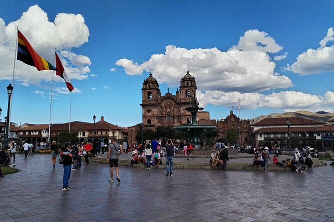 Cusco: Cultural & Historic Walking Tour with Local Drinks - Plaza de Armas, the Place That Sets the Rules for Cusco