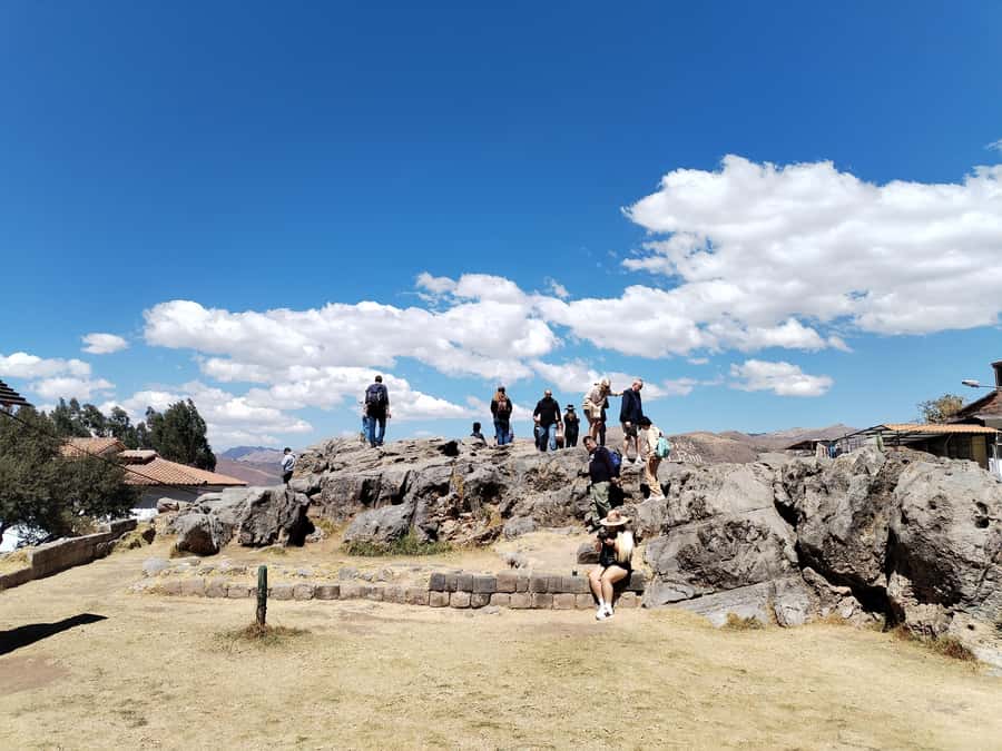 Cusco: Historic Walking Tour & Scenic Views with local drink - Calle Siete Borreguitos and the aqueduct detail that clicks everything together