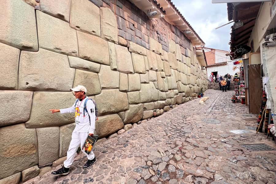 Cusco: Historic Walking Tour with Pisco Sour and Music Show - Cusco in 2 hours: why this walk works