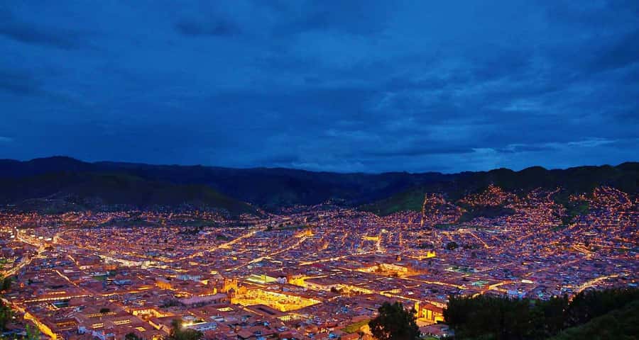 Cusco: Legends and History Night Tour with Pisco Sour - Meeting Your Guide and Getting Oriented at 6 pm