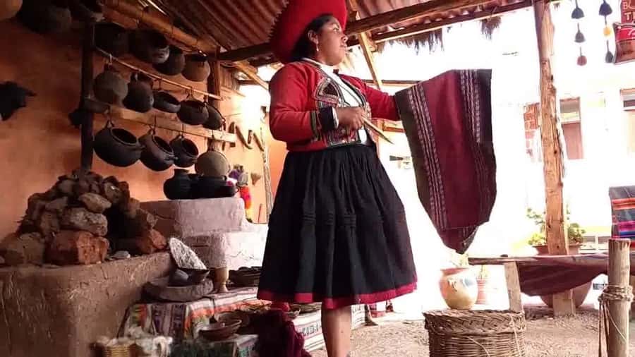 Cusco: Pisac, Ollantaytambo, & Chinchero Sacred Valley Tour - Ollantaytambo: Immense Inca Rocks and a Town You Can Walk Through