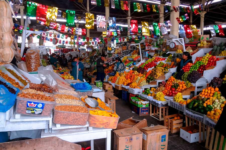 Cusco: Planetarium and Night Tour with Dinner and Pisco Sour - San Pedro Market, 30 minutes of local tastes with herb lessons