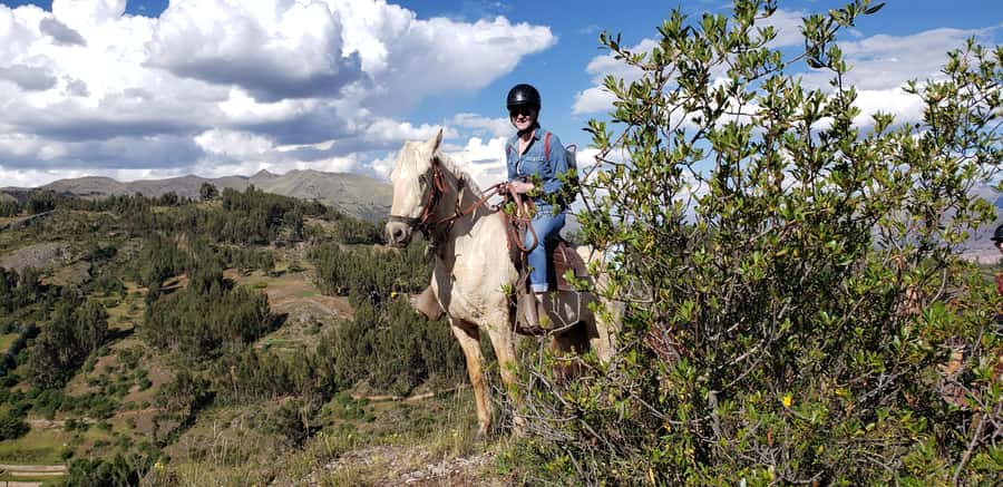 Cusco: Sacsayhuaman Guided Tour and 1-Hour Horseback Ride - Qenqo and huacas: learning what sacred spaces meant