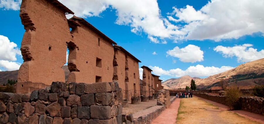 Cusco: Scenic Route of the Sun to Puno with Buffet Lunch - Lunch in Marangani (Sicuani): buffet with the right energy
