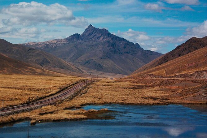 Cusco: Scenic Sun Route to Puno with Buffet Lunch - La Raya Pass, Abra La Raya at 4,300+ meters