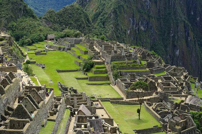 Cusco to Machu Picchu By Car - Abra Malaga photo stop and the road-side village rhythm